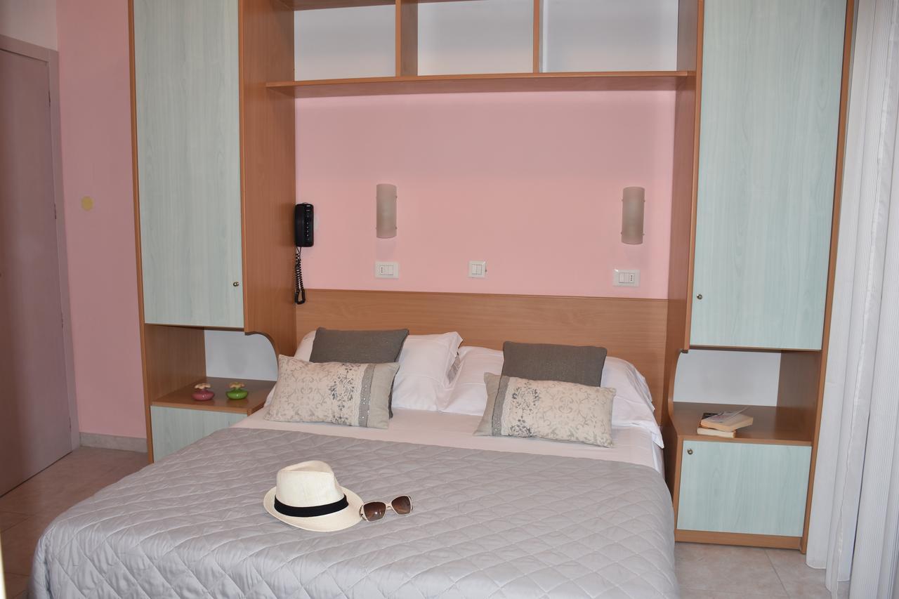 Hotel Gambrinus 里米尼 外观 照片
