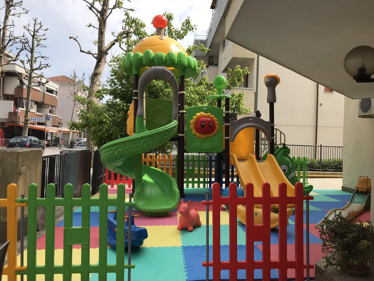 Hotel Gambrinus 里米尼 外观 照片